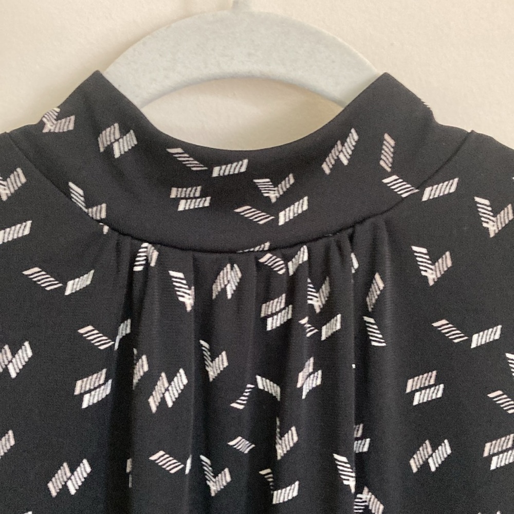 White House Black Market Mock Neck Geo Print Tunic Top Blouse Sz M